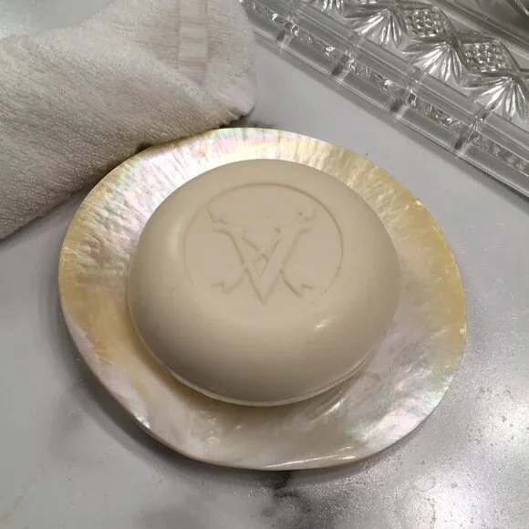 VOTIVO Red Currant Triple Milled Hand Bar Soap New in Box Rare Find - Picture 2 of 5